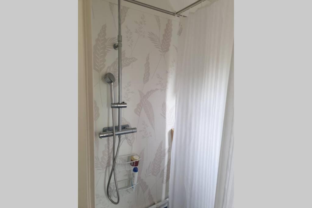 Gaeststuga I Vacker Natur, Bastu, Bubbelpool Sommartid Och Gratis Parkering Naera Ulricehamn Och Lassalyckan, Guesthouse With Nice View With Sauna And Free Parking Close To Dalsjoefors And Fishing Borås Esterno foto