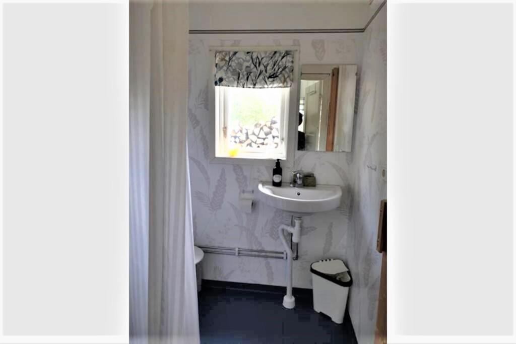 Gaeststuga I Vacker Natur, Bastu, Bubbelpool Sommartid Och Gratis Parkering Naera Ulricehamn Och Lassalyckan, Guesthouse With Nice View With Sauna And Free Parking Close To Dalsjoefors And Fishing Borås Esterno foto